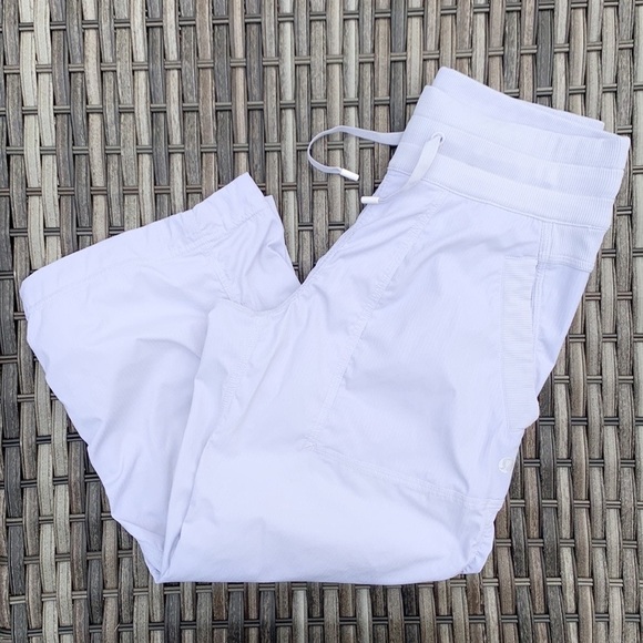 LULULEMON Studio Crop (No Liner) - Cool Breeze - Picture 12 of 15